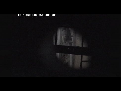 ❤️ Si Blondie ay lihim na nakunan ng video ng isang voyeur ng kapitbahayan na nakatago sa likod ng mga guwang na brick ❤ Just porn sa amin tl.pornobot.ru ﹏